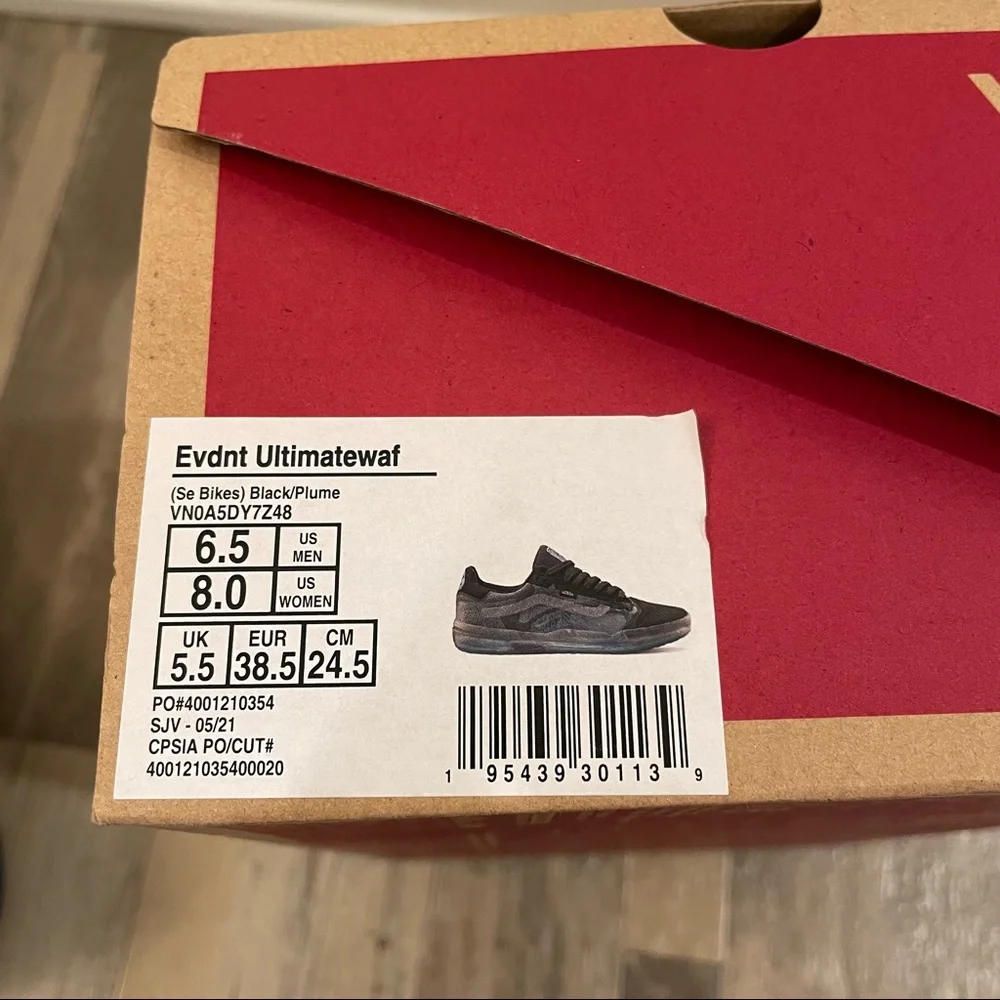 New in Box Vans Evdnt ultimate waffle control Se
Bikes sneakers 6.5 - Picture 5 of 7